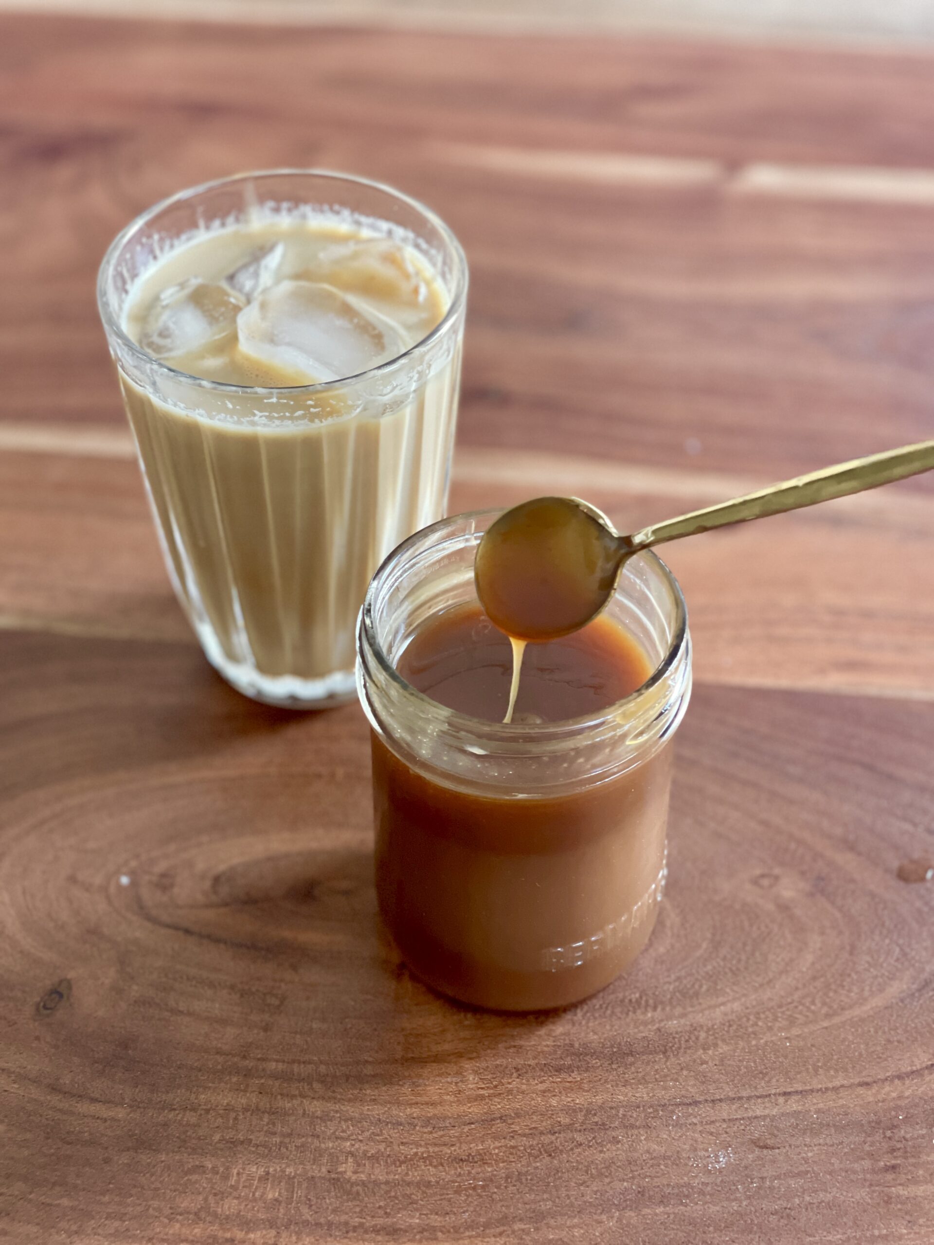 Caramel sauce with iced latte