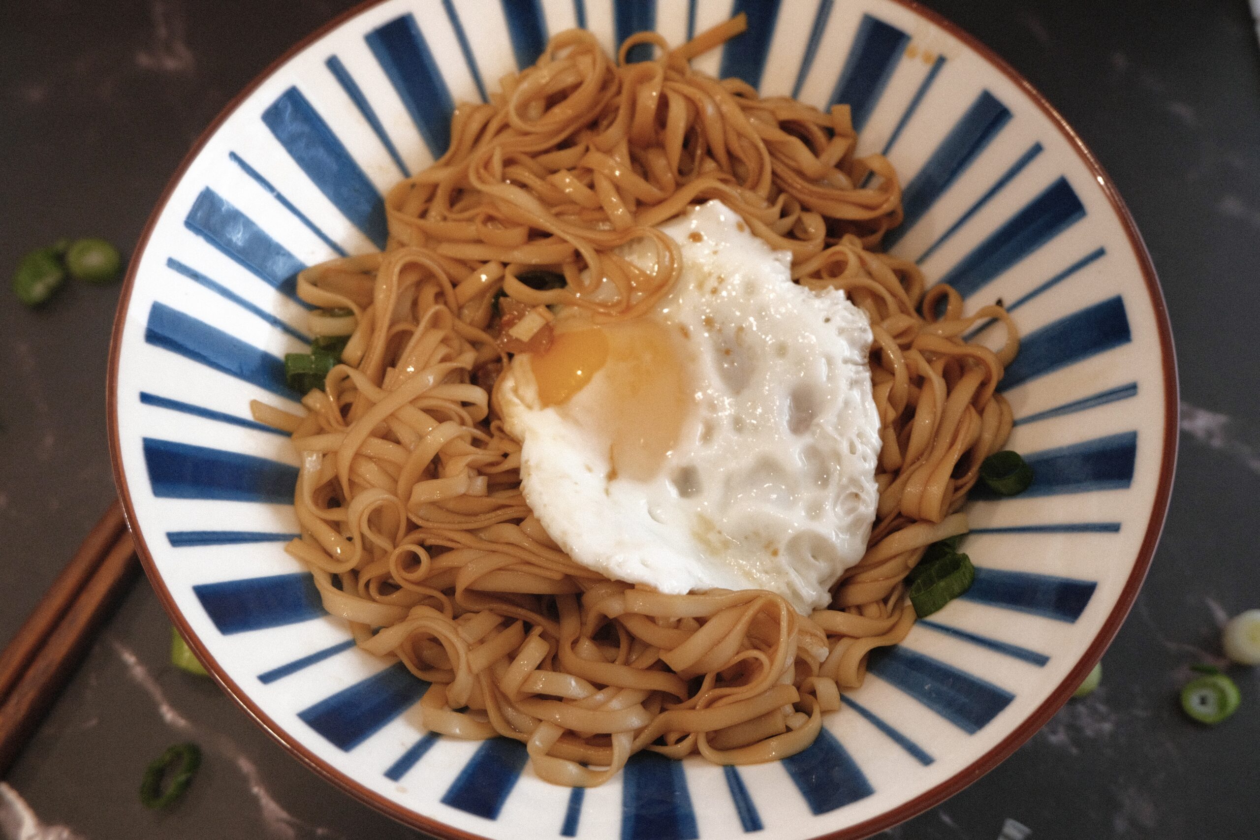 Scallion oil noodles with egg