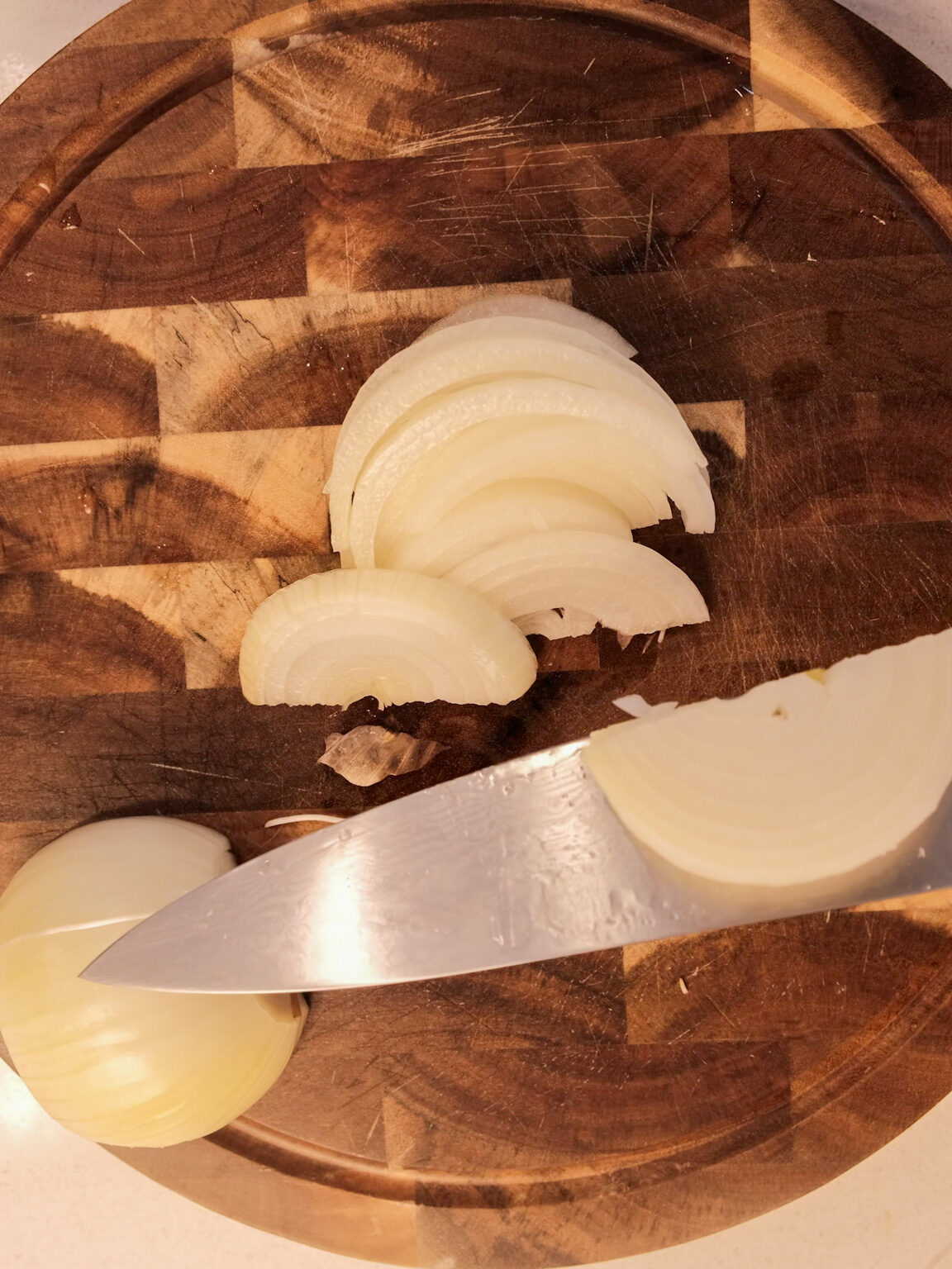 sliced onions