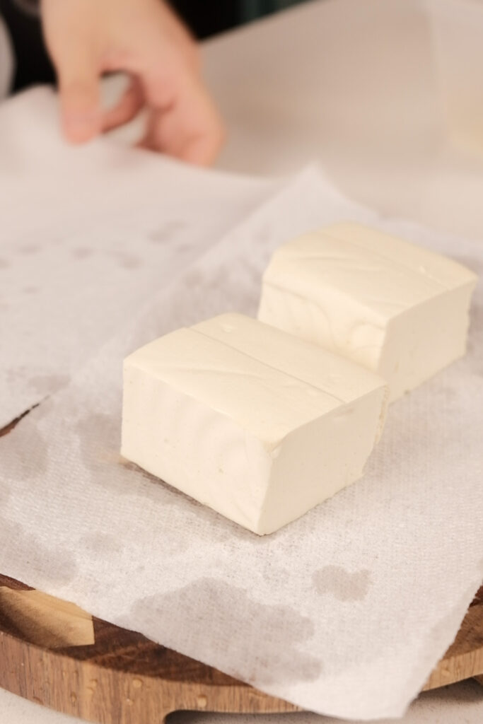 Drying the tofu