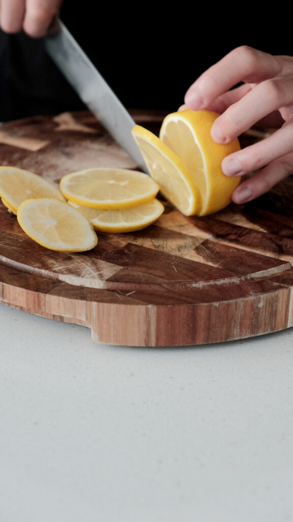Cutting lemon slices