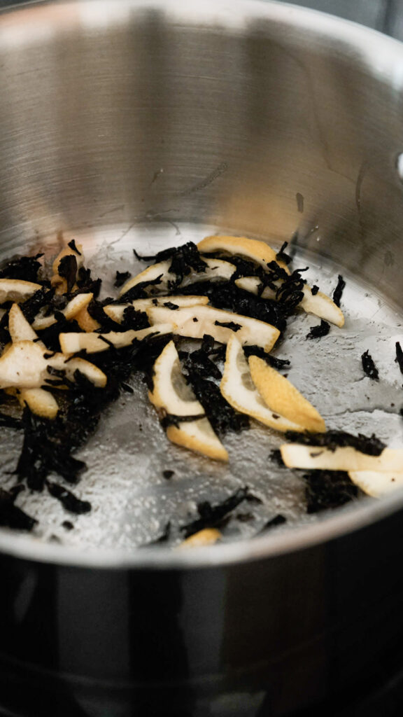 Sugar melting with tea and lemon slices