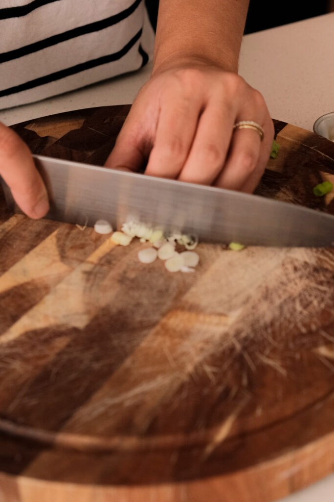 Cutting scallion