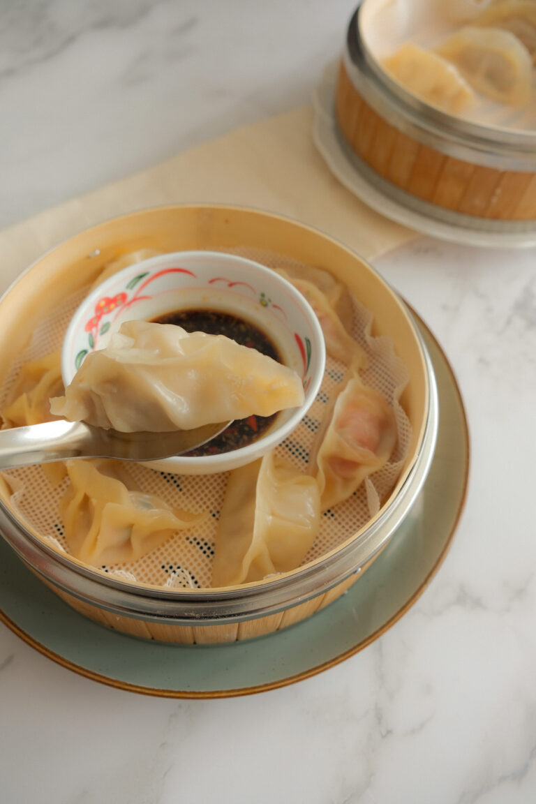 Steamed dumpling with juicy dumpling filling