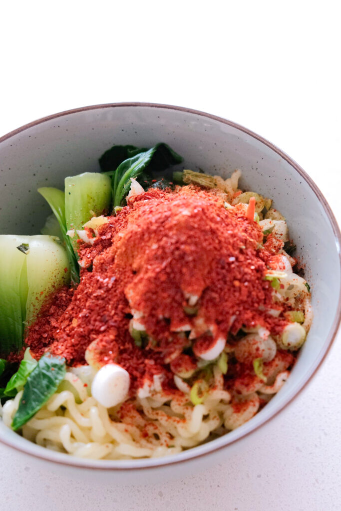 Seasoning on noodles for hot oil