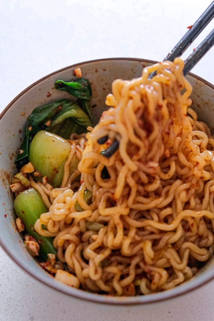 Mixed hot oil noodles