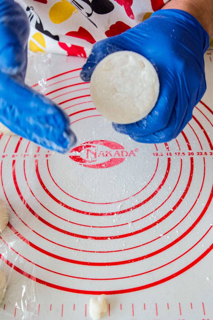 Pressing the matcha cream mooncake into press