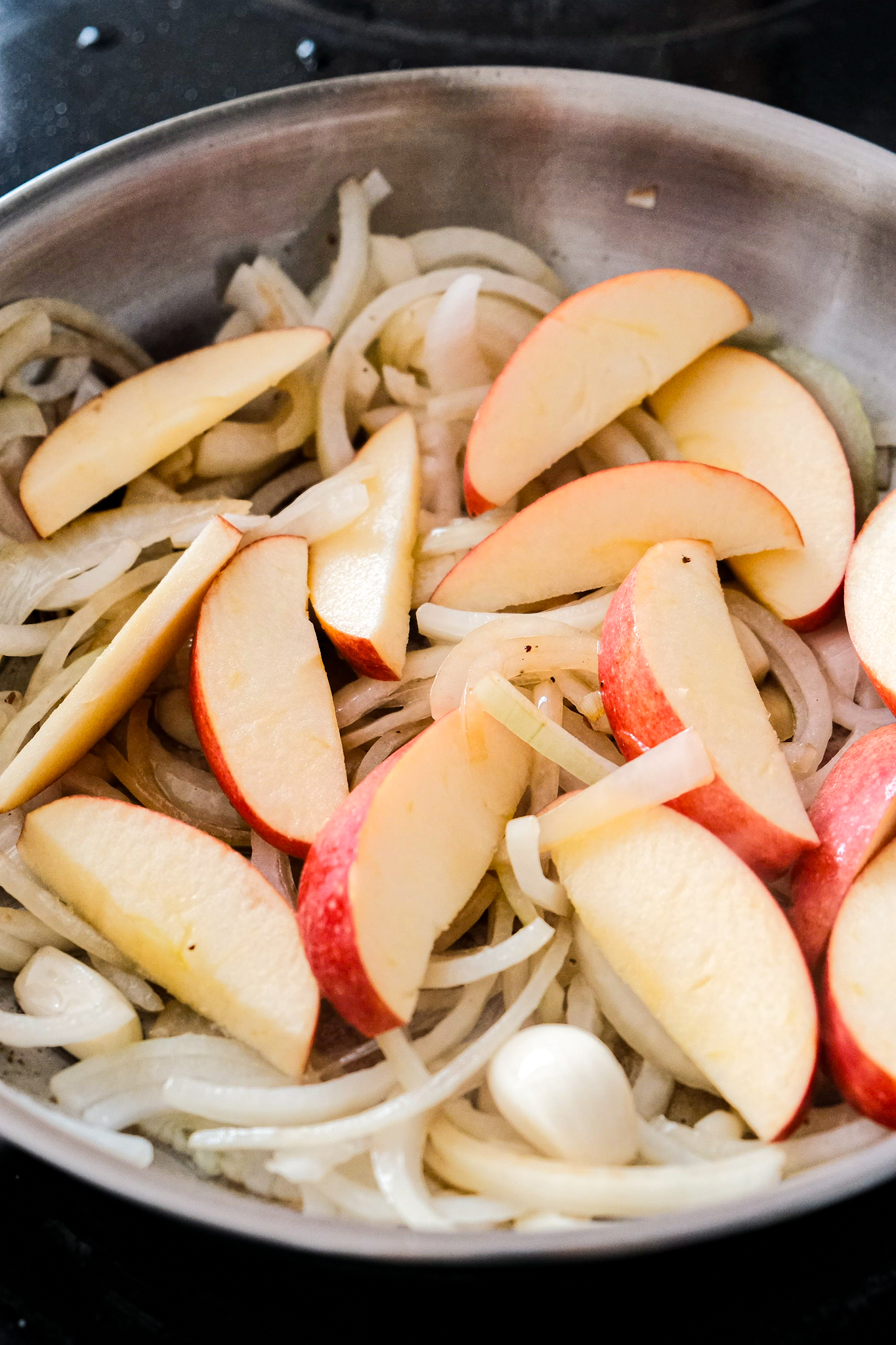 apple onion and garlic in pan