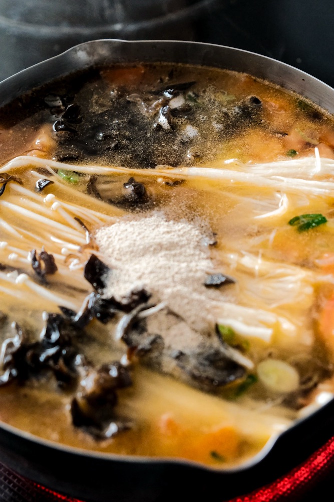 Adding white pepper into soup