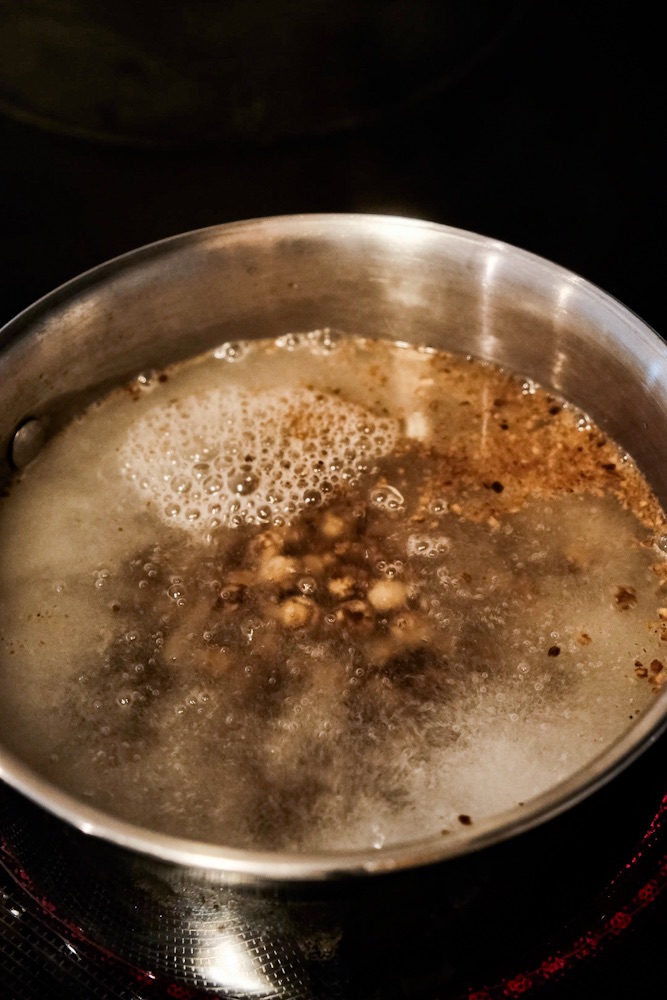 PUtting tapioca pearl into hot water