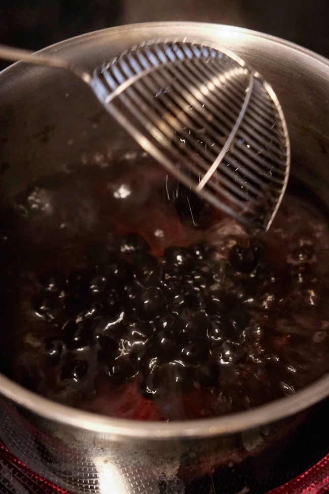Tapioca pearl to brown sugar mixture