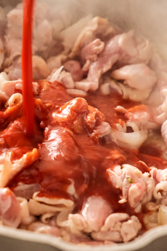Adding sauce to chicken